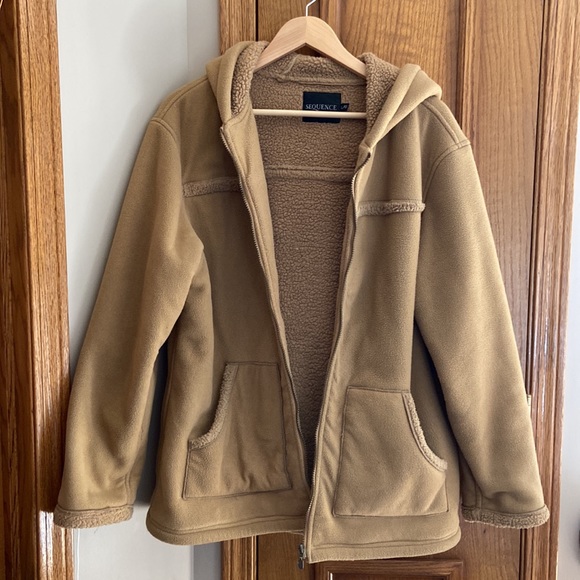 sequence hooded winter coat - Picture 3 of 8